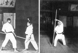 Hay constancia gráfica de que, como mínimo, Funakoshi Sensei practicaba bo y sai